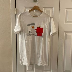 Peanuts Snoppy and Woodstock T Shirt size medium in white